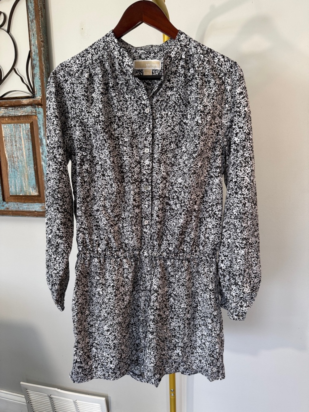 MICHAEL Michael Kors Black & White Floral-Print Long Sleeve short romper EUC M